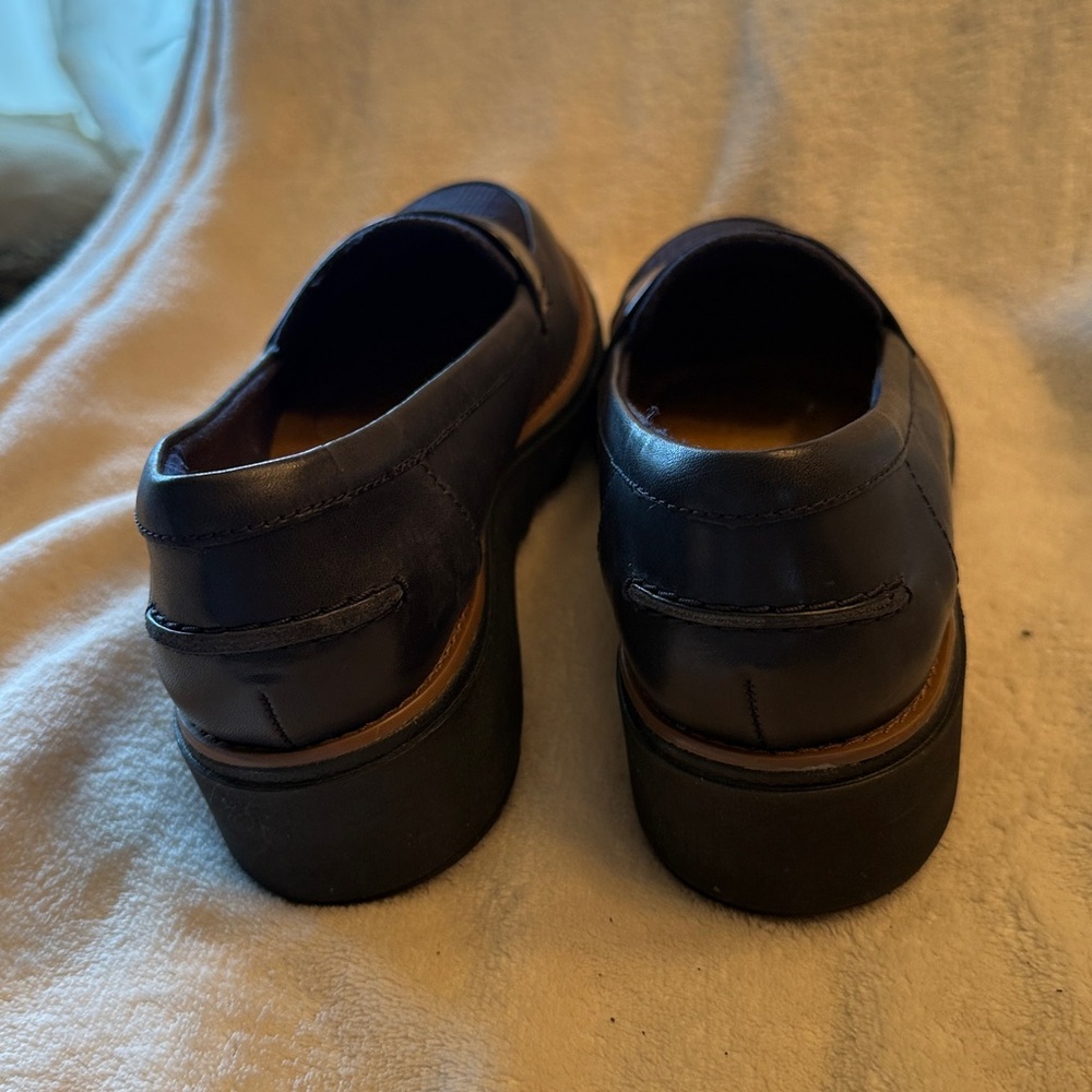 Clarks | Sharon Gracie Slip-On Loafers Navy Blue Leather Shoes | Women 9 - Picture 6 of 8